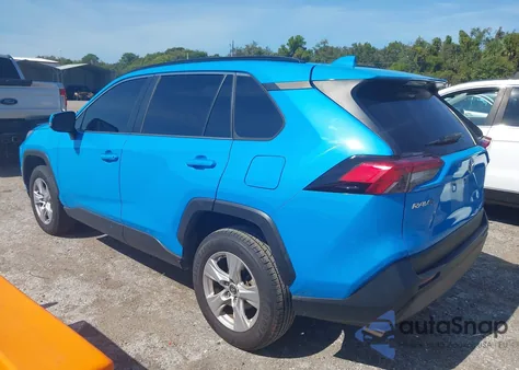 2019 Toyota Rav4 Xle z USA, uszkodzony, nr VIN 2T3W1RFVXKW041541
